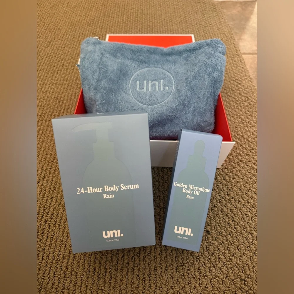 uni  24 hr serum and oil set in Rain